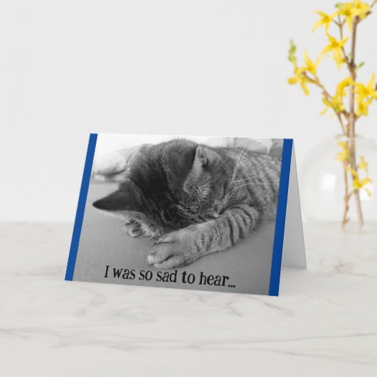 悲しい子猫の回復おめでとうカード カード (黄色い花)