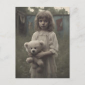 悲しい幽霊の子どもが放棄されたヴィンテージサーカスで ポストカード (正面)