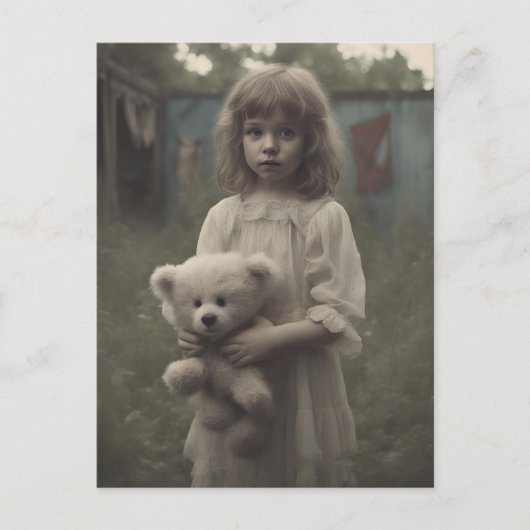 悲しい幽霊の子どもが放棄されたヴィンテージサーカスで ポストカード (正面)