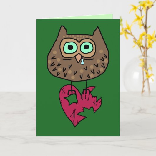 悲しい漫画のフクロウ 裂けたハートとカスタムテキスト付き カード (黄色い花)