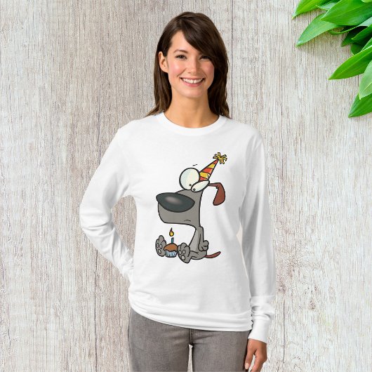 悲しい誕生日の犬のキャラクターとカップケーキ Tシャツ