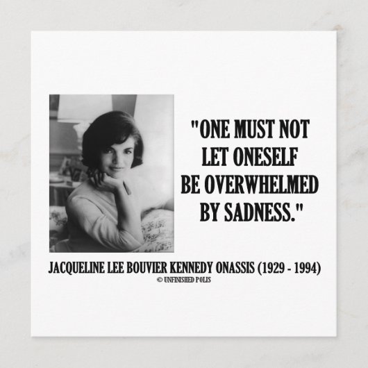 悲しみに圧倒されないジャクリーン・ケネディ (正面)