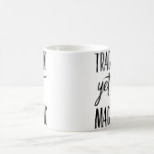 悲劇的でありながらマジカル コーヒーマグカップ (中央)
