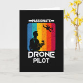 情熱的なドローンパイロットヴィンテージレトロドロンフライヤー カード (黄色い花)