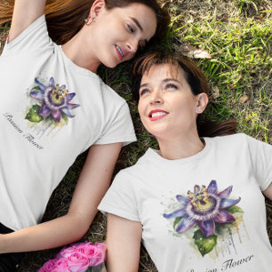 情熱的な紫色のパッションフラワー Tシャツ