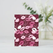 情熱的な赤ピンクの唇パタキスをするーン ポストカード (スタンド正面)