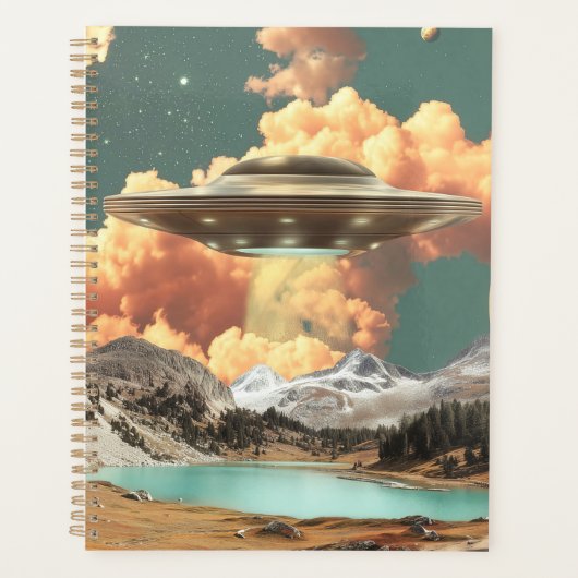 惑星が見える山の湖の上の超現実的なUFO プランナー手帳 (正面)