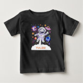 惑星とロケットのある宇宙空間に浮かぶ宇宙飛行士 ベビーTシャツ (正面)