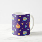 惑星と星のカラフルな宇宙パターン コーヒーマグカップ (正面右)