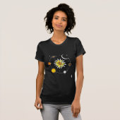 惑星や星々の中のひまわり Tシャツ (正面フル)
