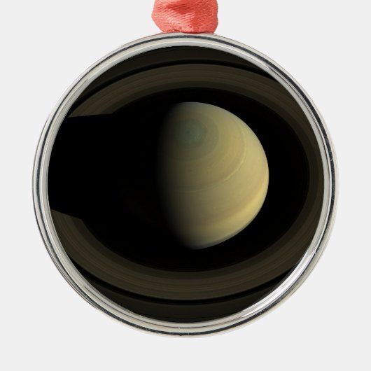 惑星サターンとその主要なリングや輪のモザイク。 メタルオーナメント (正面)