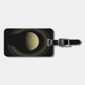 惑星サターンとその主要なリングや輪のモザイク。 ラゲッジタグ (正面横)