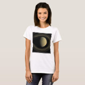 惑星サターンとその主要なリングや輪のモザイク。 Tシャツ (正面フル)