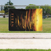 惑星サターンのタイタン最大の月 横断幕 (インサイチュ)