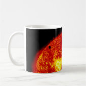 惑星ビーナスは太陽を通過する、高解像度 コーヒーマグカップ (左)