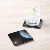 惑星K2-18b、ホスト星と付随する惑星。 コースター (右側)