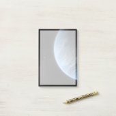 惑星K2-18b、ホスト星と付随する惑星。 ポストイット (デスク上)