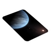 惑星K2-18b、ホスト星と付随する惑星。 マグネット (右側)