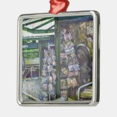 想像もできないようなイメージは? メタルオーナメント (左)