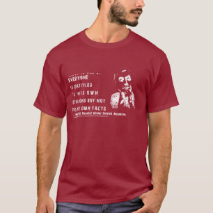 意見および事実- Moynihanのワイシャツの暗闇 Tシャツ
