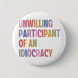 愚かなアンチトランプの不本意な参加者 缶バッジ