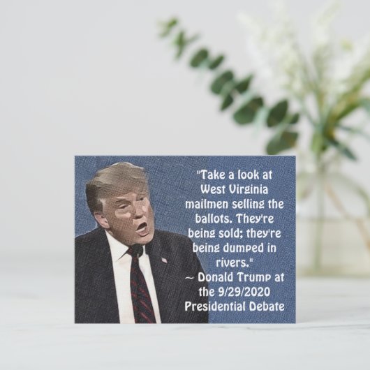 愚かなトランプ引用文の郵便配達員は投票票を販売 ポストカード (スタンド正面)