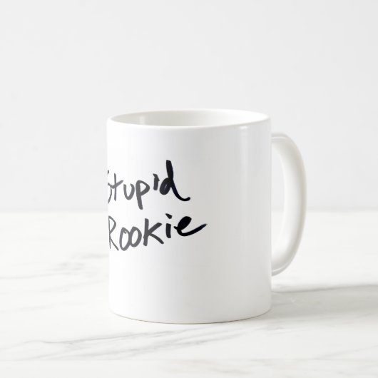 愚かな新人のコーヒー・マグ コーヒーマグカップ (正面右)