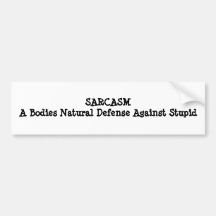 愚かに対するSARCASMAボディ自然な防衛 バンパーステッカー