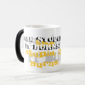 愚かの; それは燃えます! マグ (正面左)