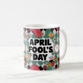 愚か者とおもしろいすべてのまわりに コーヒーマグカップ (正面右)