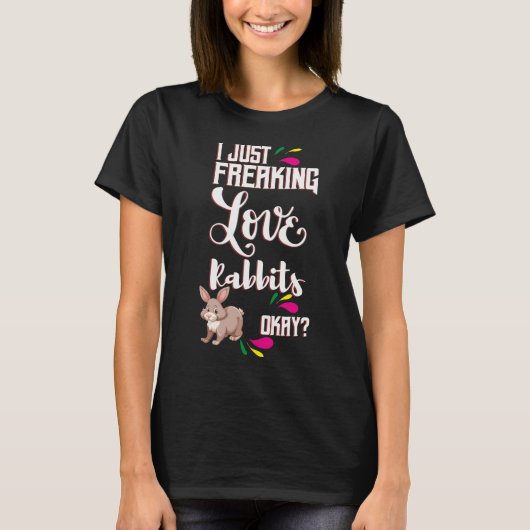 愛うさぎオッキーを怖がってるのか? Tシャツ (正面)