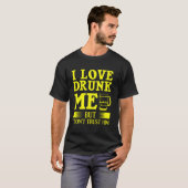 愛おもしろいし飲てはいるが彼を信用せぬ Tシャツ (正面フル)