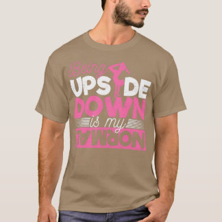 愛おもしろい体操の恋人が逆さまであること Tシャツ