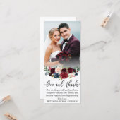 愛および感謝のバーガンディの青い花の結婚式の招待状 カード (正面/裏面インサイチュ)