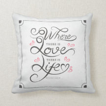 愛および生命活気づけるな引用文|の装飾用クッション