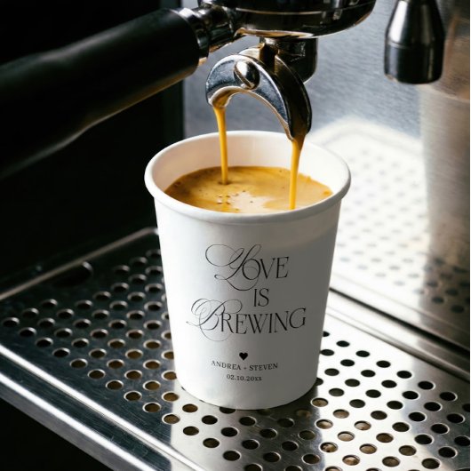 愛がコーヒーに注がれる ウェディングコーヒー 紙コップ