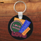 愛が勝つ。プライドプライド勝利LGBT+プライド キーホルダー (正面)