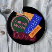 愛が勝つ。プライド。プライド勝利。LGBT+プライドボタン 缶バッジ (インサイチュ)