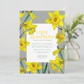 愛が咲き誇る春の黄色の水仙のウェディング 招待状 (スタンド正面)