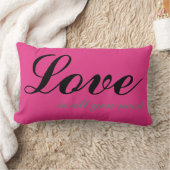 愛が必要なのはクッション赤面ピンク ランバークッション (ブランケット)