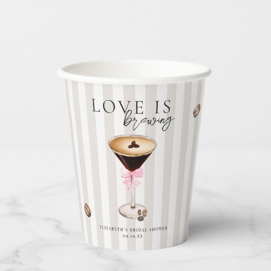 愛が育まれている | エスプレッソマティーニ ブライダルシャワー 紙コップ (正面)