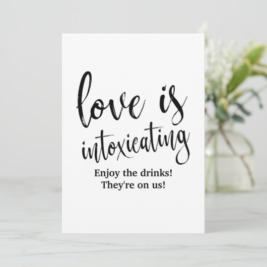 愛が酔いしれる お手頃な結婚式のバーサイン 招待状 (スタンド正面)