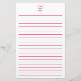 愛された点描のハートによって並べられる文房具です 便箋