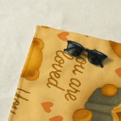 愛されている – 居心地の良いベア読のビーチタオル ビーチタオル (インサイチュ)