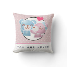 愛されるキスをする熊の水玉模様