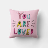 愛されるピンクやる気を起こさせる引用文 クッション (裏面)