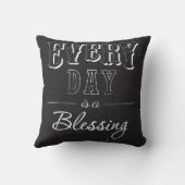 愛される方法を愛するバラ枕 クッション (裏面)