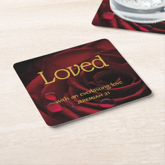 愛される永遠の愛の赤のバラのカスタムバレンタイン スクエアペーパーコースター (アングル)