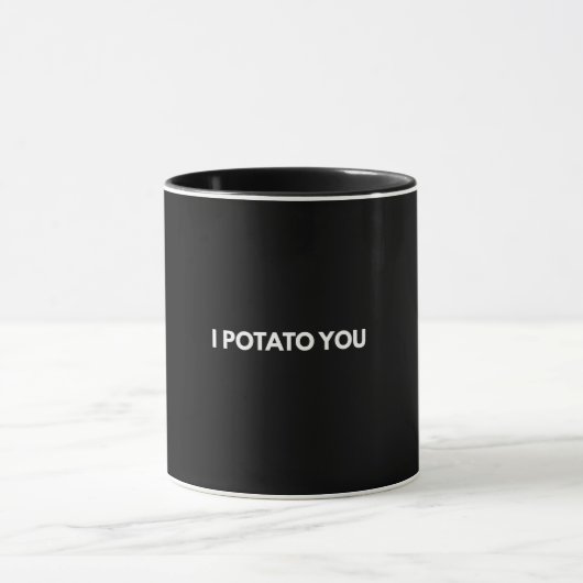 愛してる君をポテトおもしろいだ マグカップ (中央)