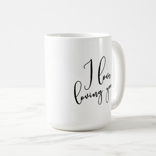 「愛してる」手書きかわいらしタイポグラフィ コーヒーマグカップ (正面右)